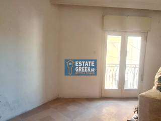 Γκαρσονιέρα 42τ.μ. με πρόσοψη 3μ. σε ημιώροφο χωρίς θέρμανση