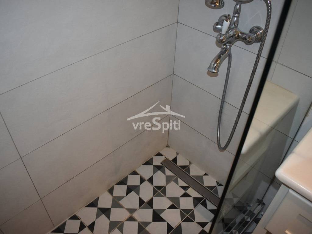 ΚΑΜΠΙΝΑ ΛΟΥΤΡΟΥ