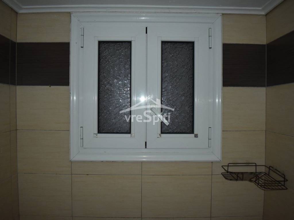 ΠΑΡΑΘΥΡΟ ΛΟΥΤΡΟΥ