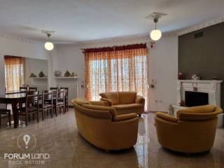 Forumland Real Estate, Σαλόνι με τζάκι