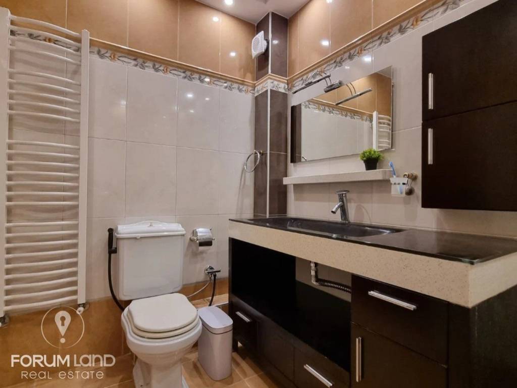 Forumland Real Estate, Μπάνιο