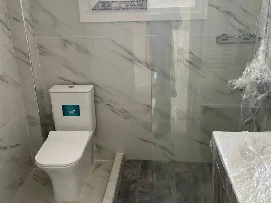 Forumland Real Estate, Μπάνιο