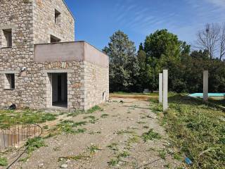 New built stone maisonette