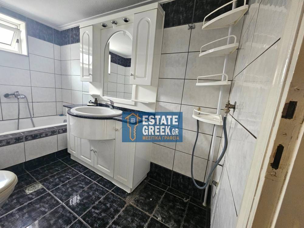 ★ 3 υπνοδωμάτια + 1 δωμάτια ★ Βεράντα 100τμ ★ Με ηλεκτρικές συσκευές ★ 2 κουζίνες ★ 