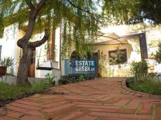 ★ 5 υπνοδωμάτια ★ Πρόσβαση ΑΜΕΑ ★ Πάρκινγκ ★ Ανακαίνιση πλήρης 2002