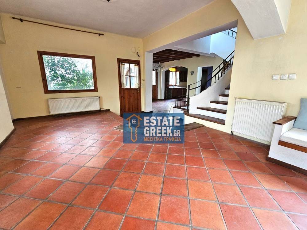 ★ 5 υπνοδωμάτια ★ Πρόσβαση ΑΜΕΑ ★ Πάρκινγκ ★ Ανακαίνιση πλήρης 2002