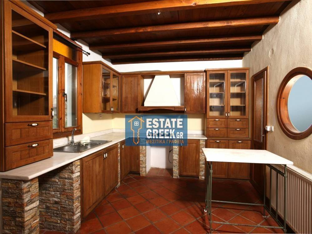 ★ 5 υπνοδωμάτια ★ Πρόσβαση ΑΜΕΑ ★ Πάρκινγκ ★ Ανακαίνιση πλήρης 2002