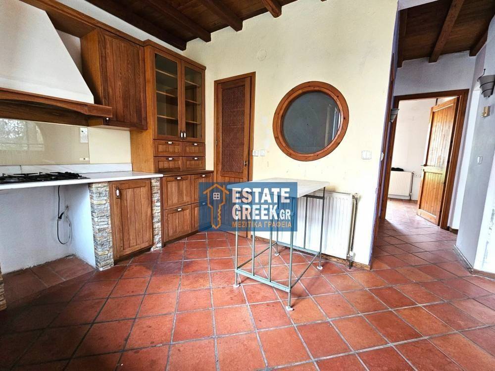 ★ 5 υπνοδωμάτια ★ Πρόσβαση ΑΜΕΑ ★ Πάρκινγκ ★ Ανακαίνιση πλήρης 2002