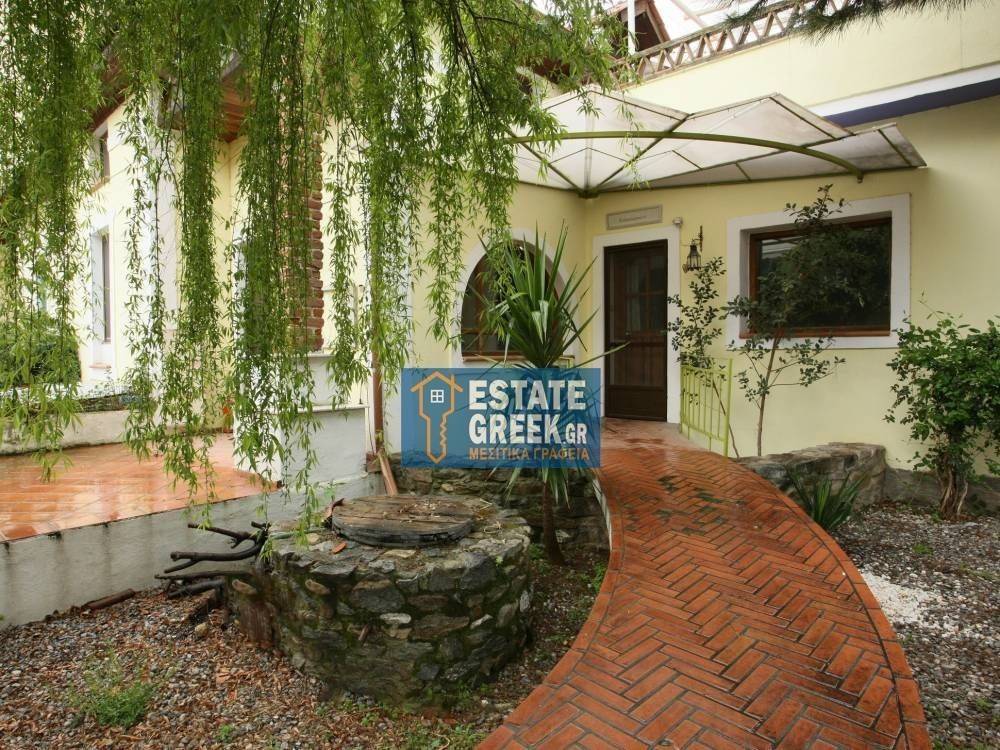 ★ 5 υπνοδωμάτια ★ Πρόσβαση ΑΜΕΑ ★ Πάρκινγκ ★ Ανακαίνιση πλήρης 2002