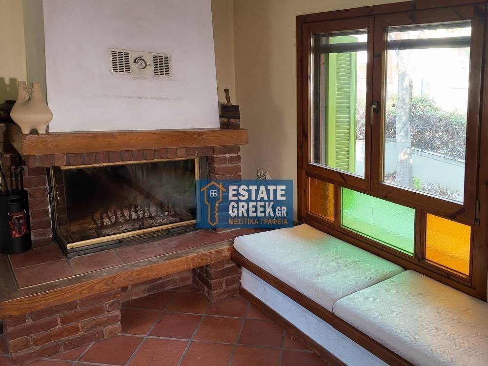 ★ 5 υπνοδωμάτια ★ Πρόσβαση ΑΜΕΑ ★ Πάρκινγκ ★ Ανακαίνιση πλήρης 2002