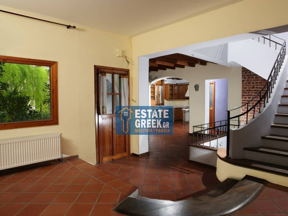 ★ 5 υπνοδωμάτια ★ Πρόσβαση ΑΜΕΑ ★ Πάρκινγκ ★ Ανακαίνιση πλήρης 2002