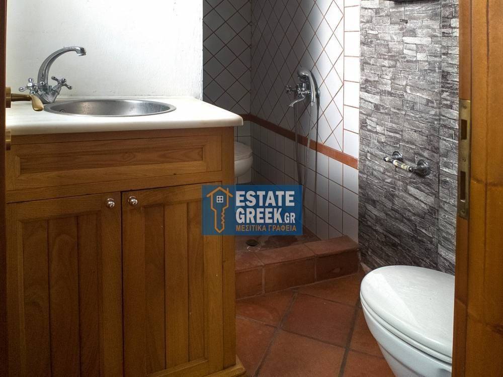 ★ 5 υπνοδωμάτια ★ Πρόσβαση ΑΜΕΑ ★ Πάρκινγκ ★ Ανακαίνιση πλήρης 2002