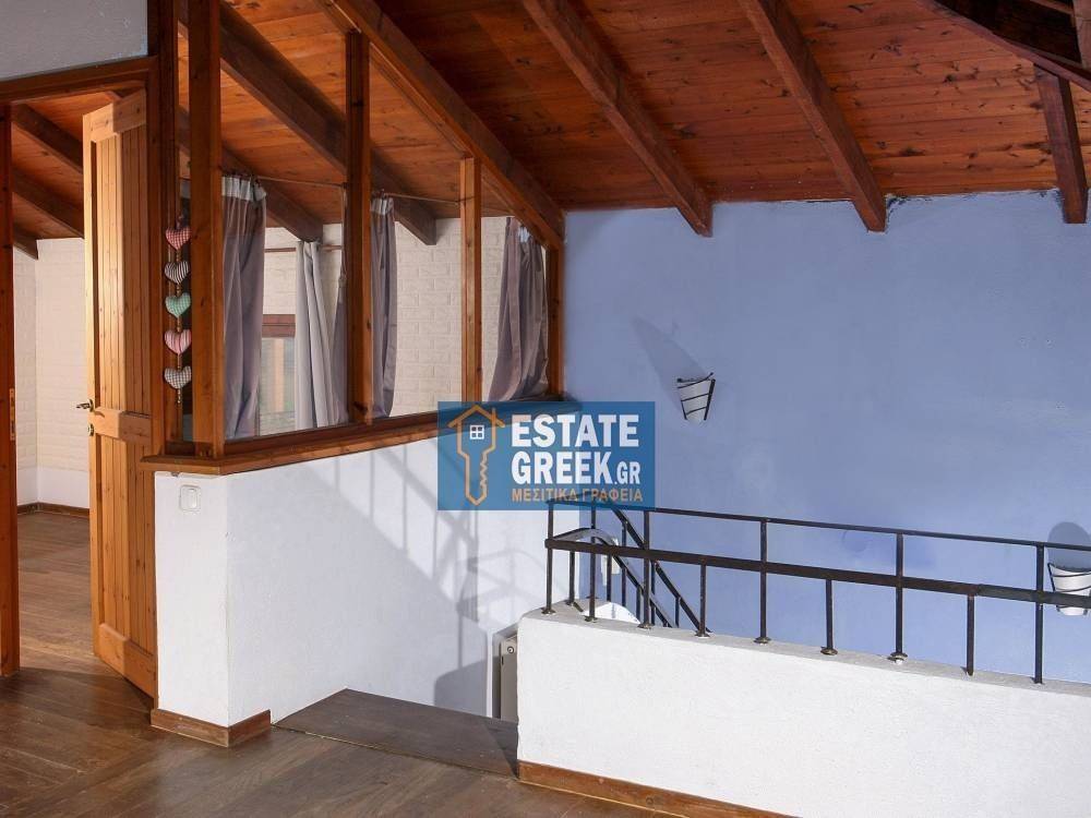 ★ 5 υπνοδωμάτια ★ Πρόσβαση ΑΜΕΑ ★ Πάρκινγκ ★ Ανακαίνιση πλήρης 2002