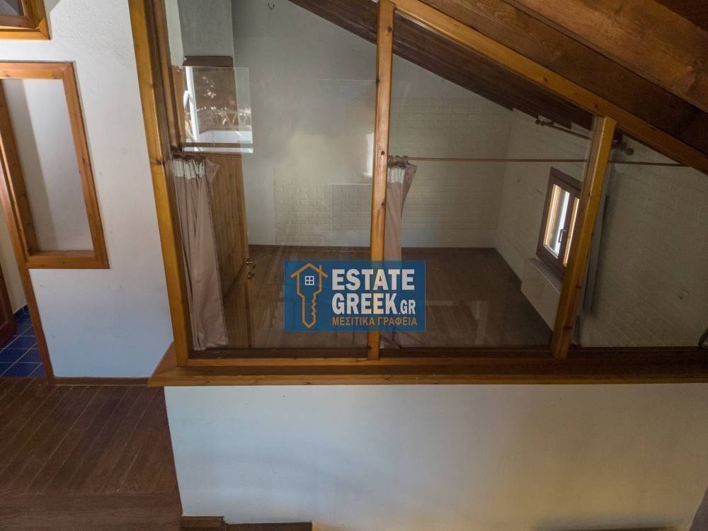 ★ 5 υπνοδωμάτια ★ Πρόσβαση ΑΜΕΑ ★ Πάρκινγκ ★ Ανακαίνιση πλήρης 2002