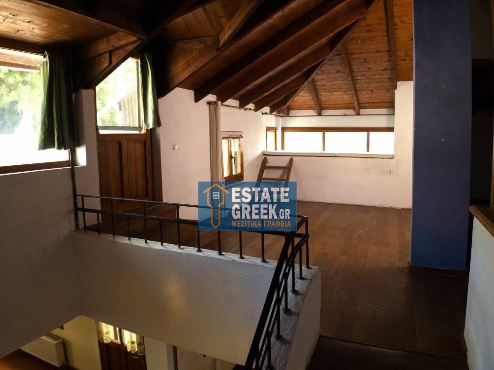 ★ 5 υπνοδωμάτια ★ Πρόσβαση ΑΜΕΑ ★ Πάρκινγκ ★ Ανακαίνιση πλήρης 2002