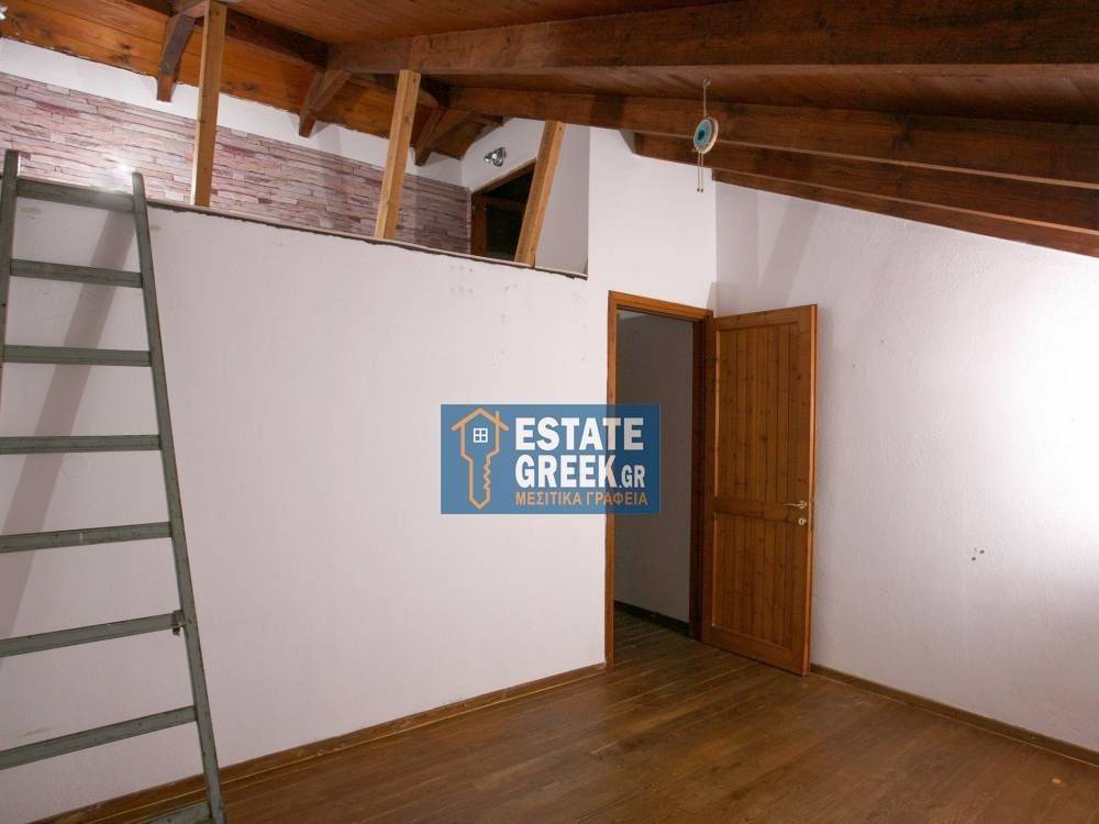 ★ 5 υπνοδωμάτια ★ Πρόσβαση ΑΜΕΑ ★ Πάρκινγκ ★ Ανακαίνιση πλήρης 2002