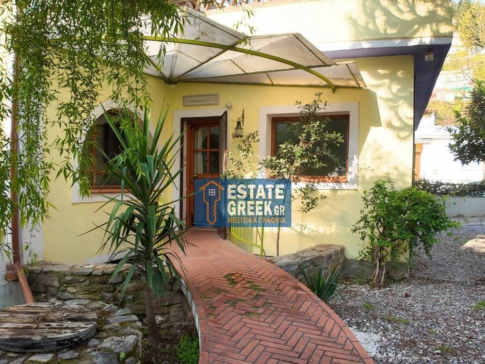 ★ 5 υπνοδωμάτια ★ Πρόσβαση ΑΜΕΑ ★ Πάρκινγκ ★ Ανακαίνιση πλήρης 2002