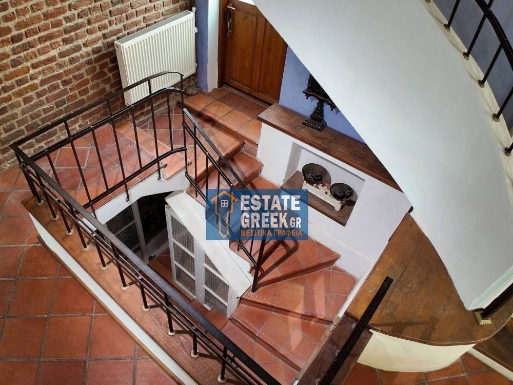 ★ 5 υπνοδωμάτια ★ Πρόσβαση ΑΜΕΑ ★ Πάρκινγκ ★ Ανακαίνιση πλήρης 2002