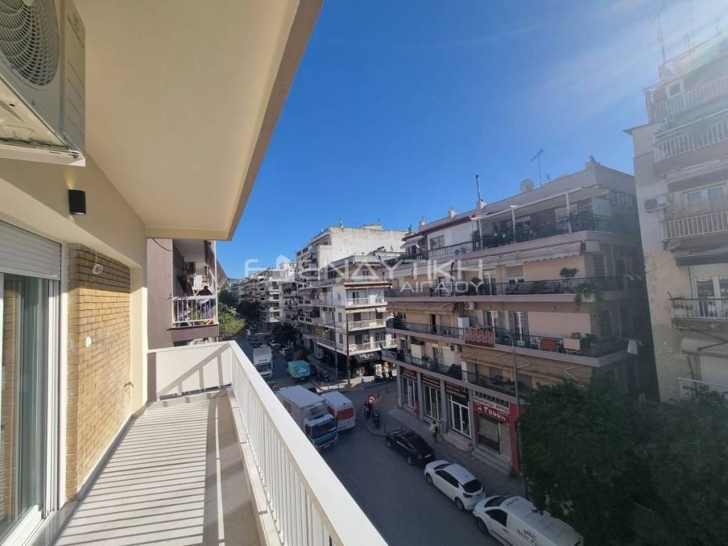 Θέα από μπαλκόνι