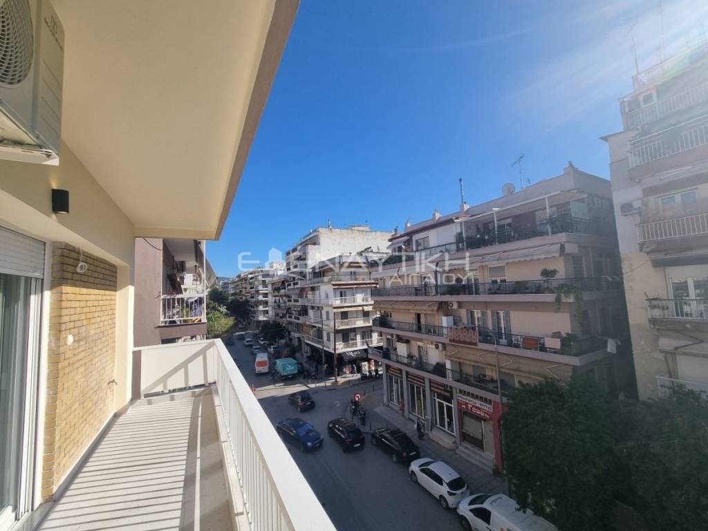 Θέα από μπαλκόνι