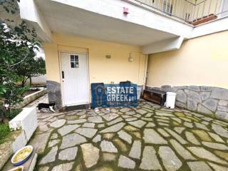 ★ Τιμή με ίντερνετ-νερό-κοινόχρηστα ★ πλήρως επιπλωμένη ★ Χωρίς κουζίνα