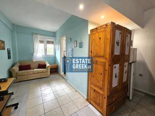 ★ Τιμή με ίντερνετ-νερό-κοινόχρηστα ★ πλήρως επιπλωμένη ★ Χωρίς κουζίνα