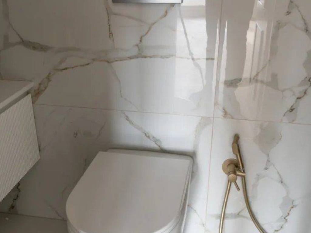 Forumland Real Estate, Μπάνιο