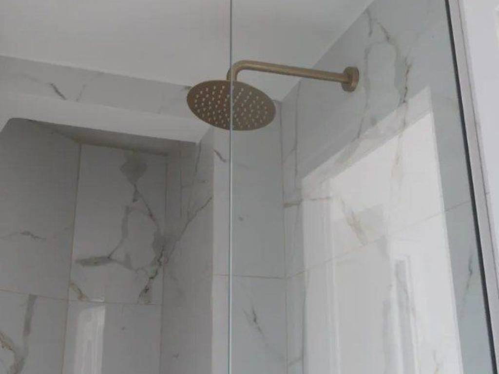 Forumland Real Estate, Μπάνιο