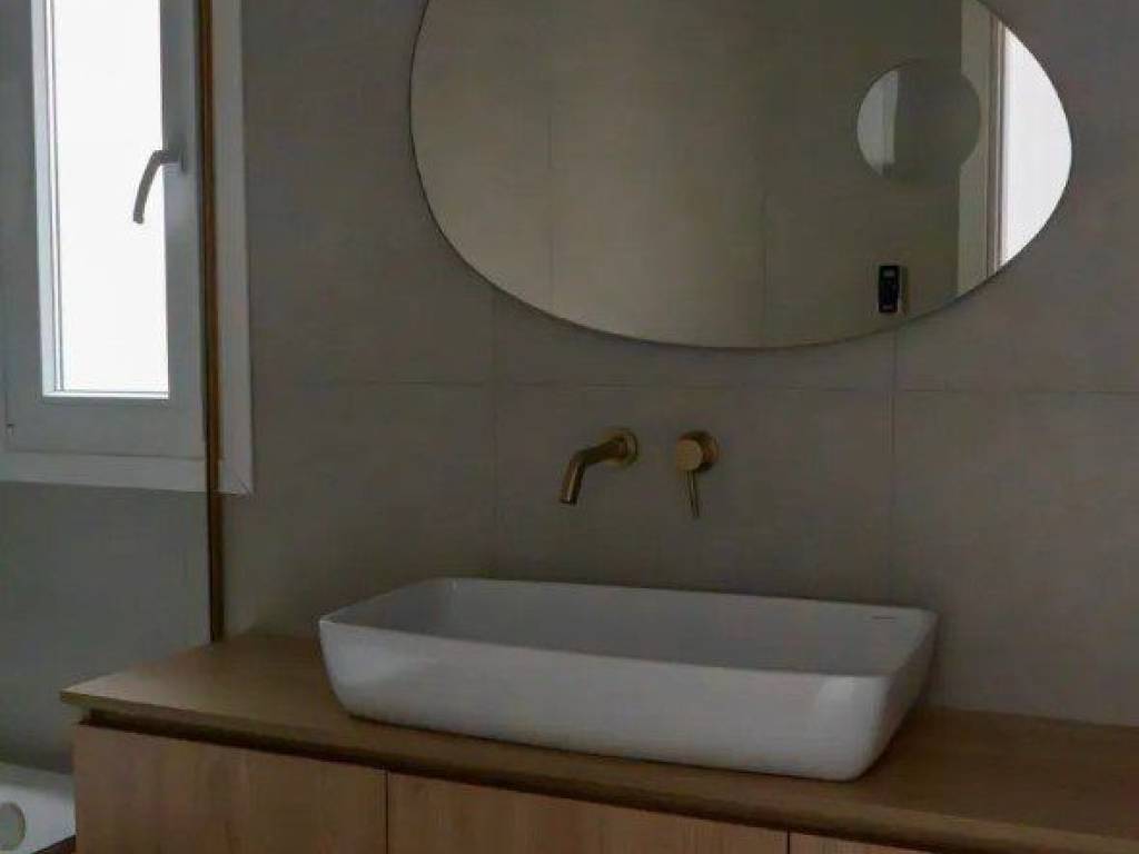 Forumland Real Estate, Μπάνιο