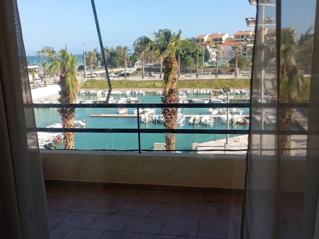 thea mesa apo to diamerisma