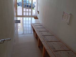 Είσοδος πολυκατοικίας -διάδρομος για ανάπηρους