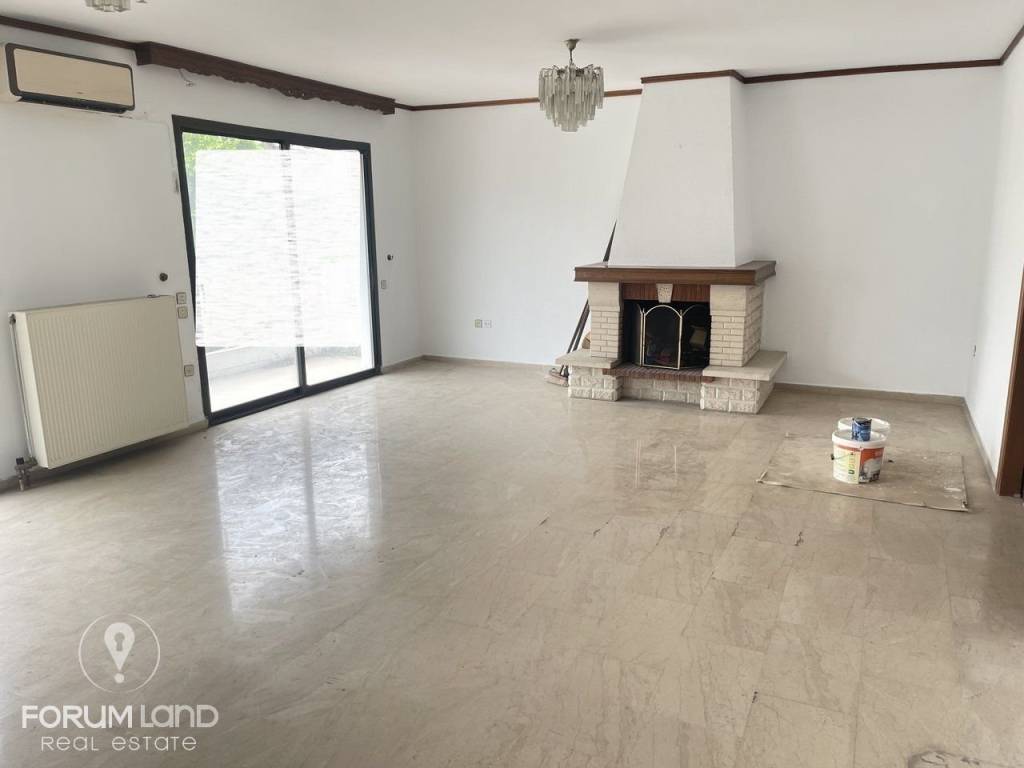 Forumland Real Estate, Σαλόνι με τζάκι