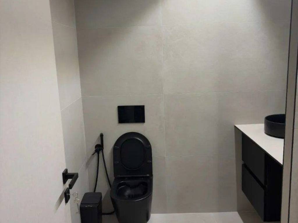 Forumland Real Estate, Μπάνιο