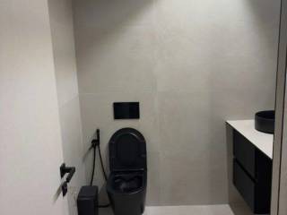 Forumland Real Estate, Μπάνιο