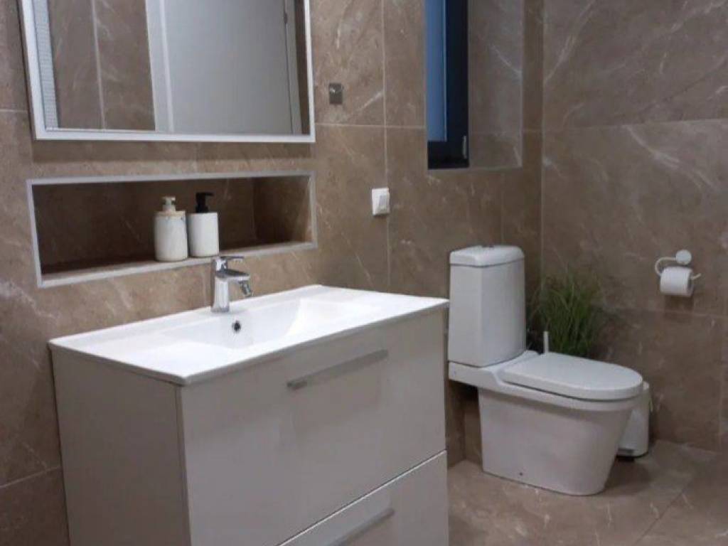 Forumland Real Estate, Μπάνιο