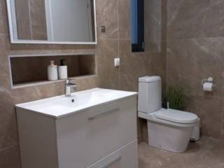 Forumland Real Estate, Μπάνιο