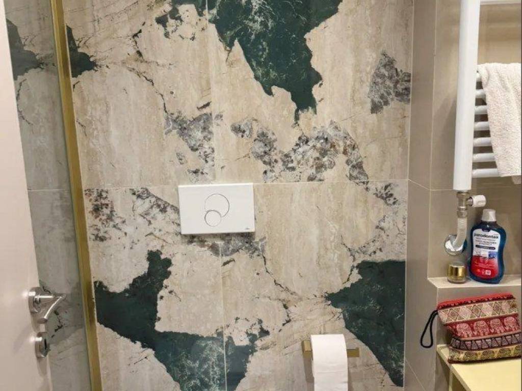 Forumland Real Estate, Μπάνιο