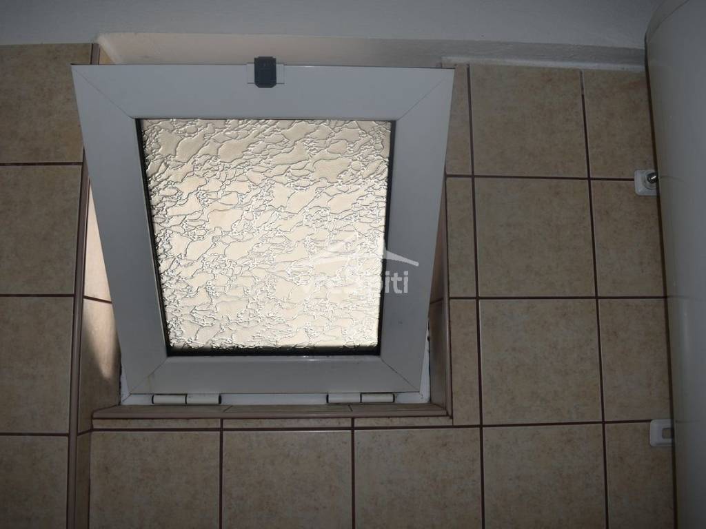 ΠΑΡΑΘΥΡΟ ΛΟΥΤΡΟΥ