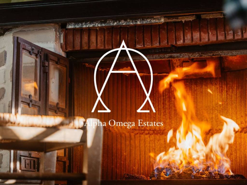 Πρώτος όροφος - Εσωτερικός χώρος - Τζάκι