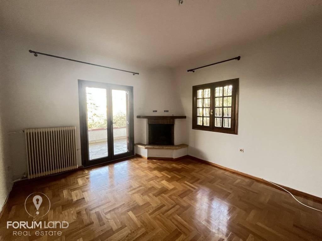 Forumland Real Estate, Σαλόνι με τζάκι