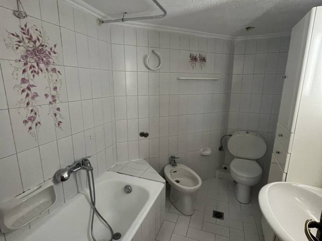 Forumland Real Estate, Μπάνιο