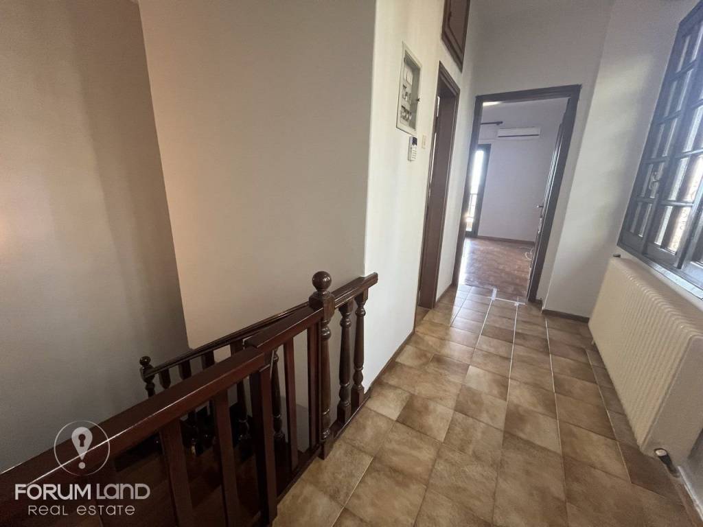 Forumland Real Estate,  όροφος