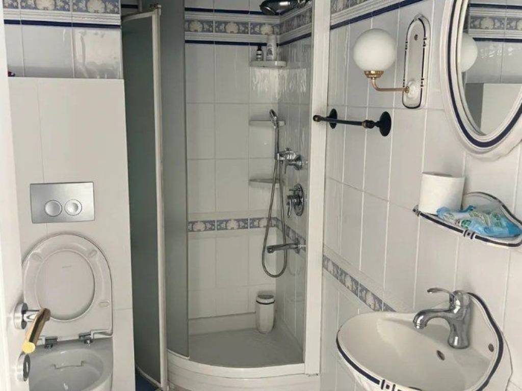 Forumland Real Estate, Μπάνιο