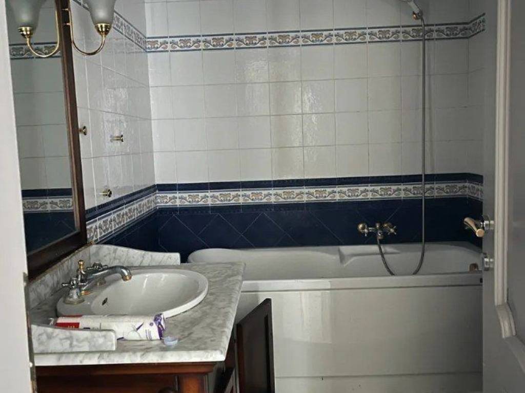 Forumland Real Estate, Μπάνιο