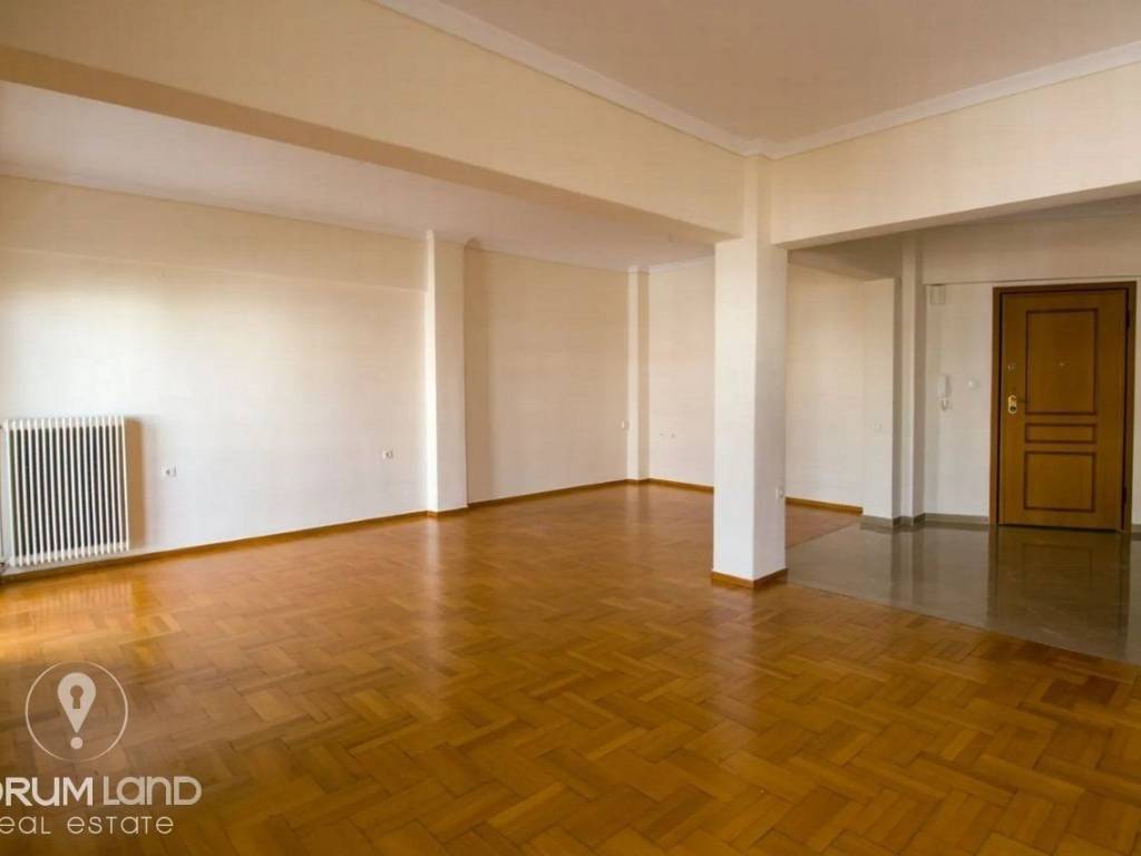 Forumland Real Estate, Σαλόνι