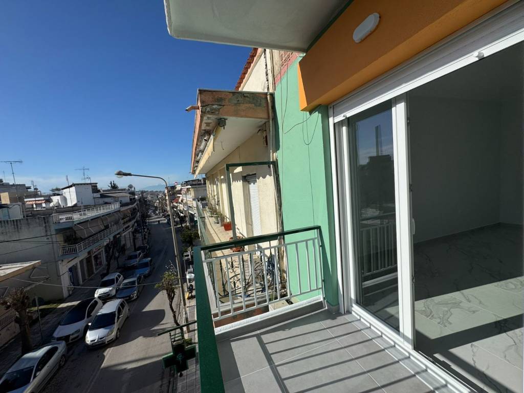 Μπροστινή πλευρά διαμερίσματος