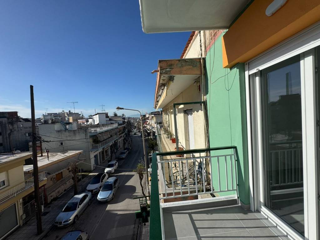 Μπροστινή πλευρά διαμερίσματος