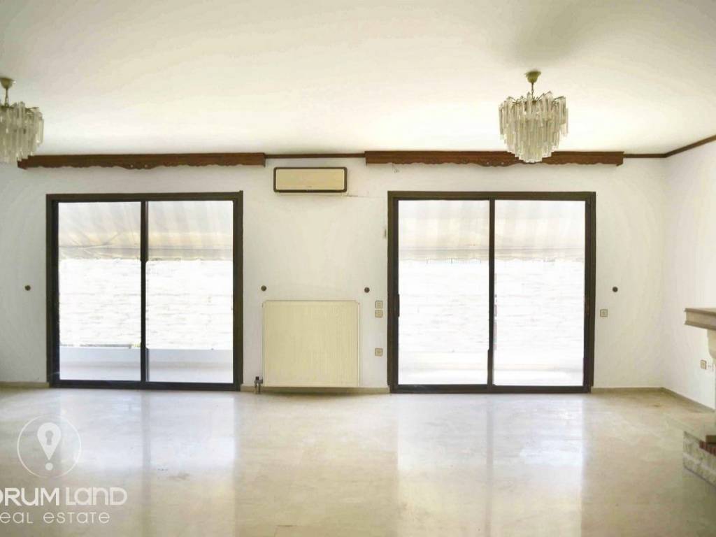 Forumland Real Estate, Σαλόνι με τζάκι