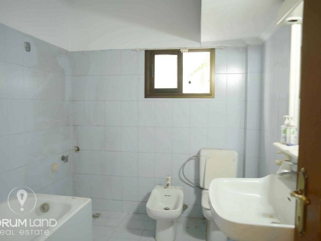 Forumland Real Estate, Μπάνιο