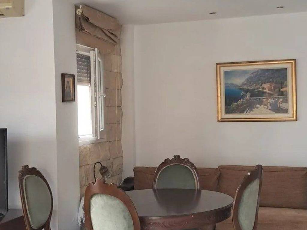 Forumland Real Estate, Τραπεζαρία